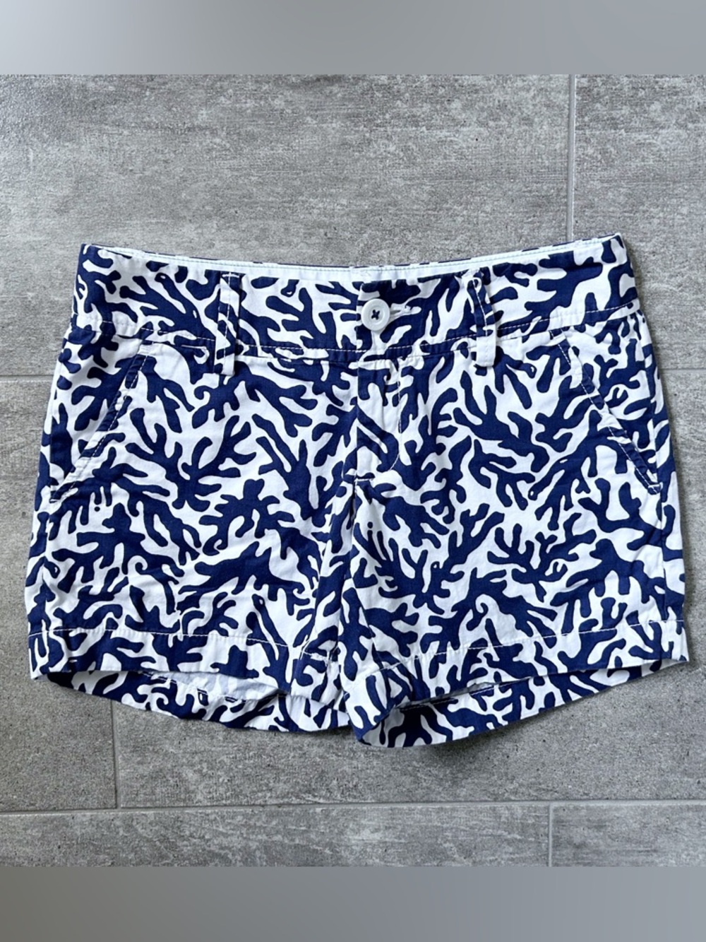 Lilly Pulitzer The Callahan Short Navy and White Size 00